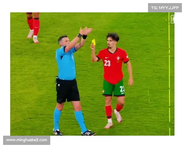 黄牌背后的规则与意义:足球比赛中公平、公正与裁判判罚的关键角色分析 黄牌背后的规则与意义:足球比赛中公平、公正与裁判判罚的关键角色分析