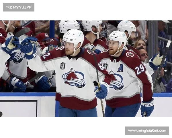 科罗拉多雪崩4-2战胜多伦多枫叶成功卫冕再度捧起斯坦利杯